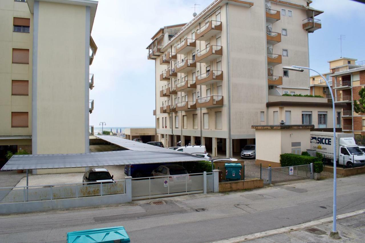 App4Rent Saturno 4 - Family Apartment, Wifi, Parking Lido di Jesolo Eksteriør bilde
