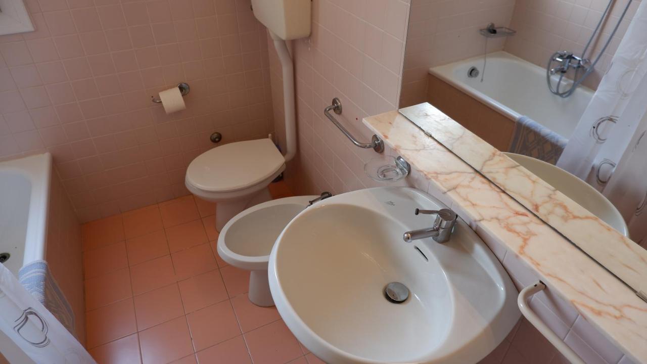 App4Rent Saturno 4 - Family Apartment, Wifi, Parking Lido di Jesolo Eksteriør bilde